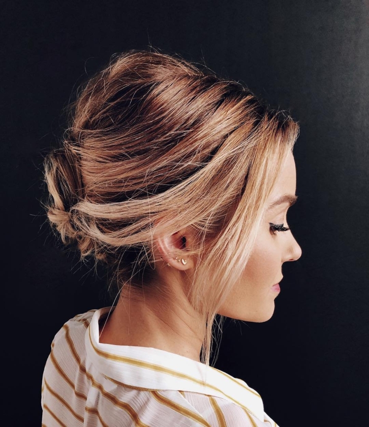 Прическа небрежный хвост