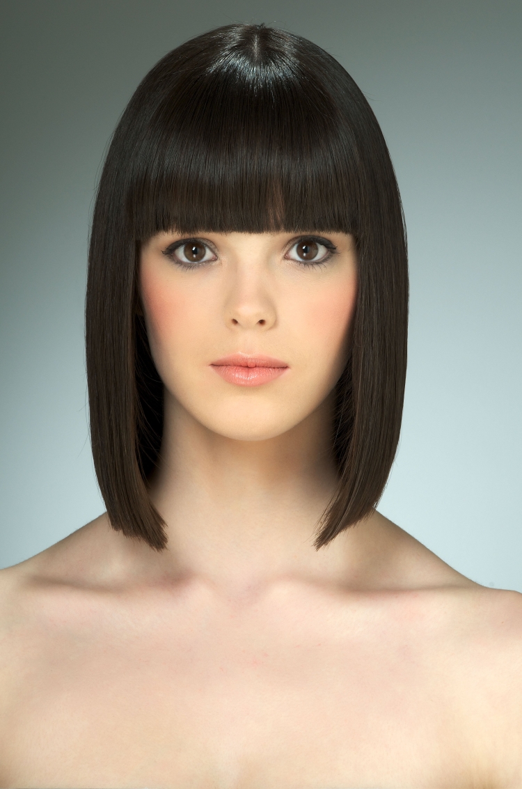 Боб каре с челкой полукруг