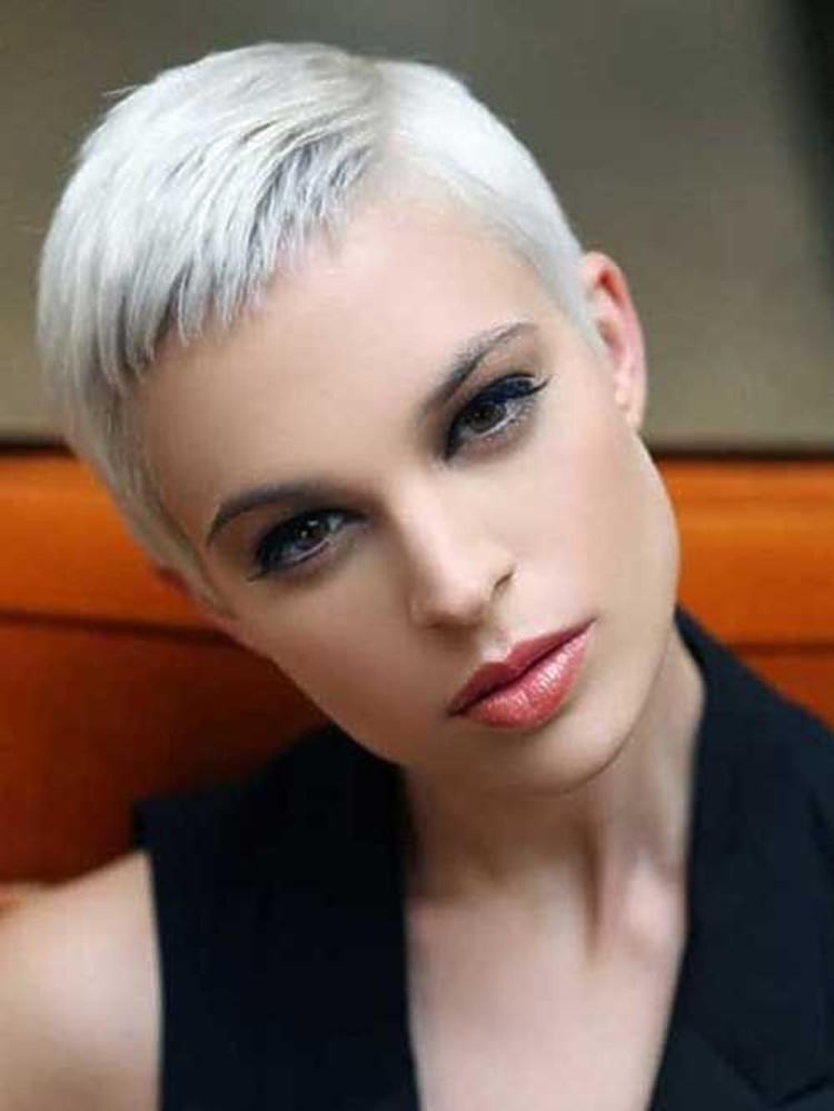 Ультракороткие женские стрижки 2022 модные