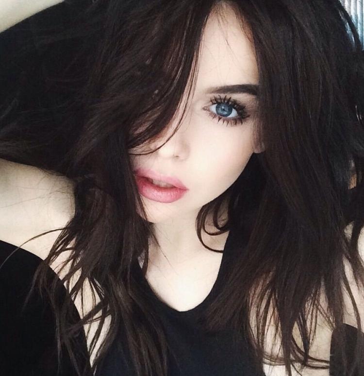 Acacia Brinley черные волосы