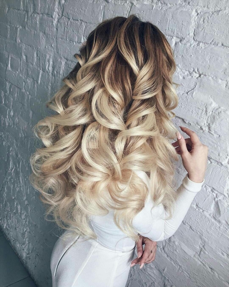 Прическа крупные волны