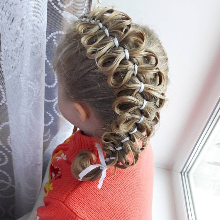 Косички с бантиками