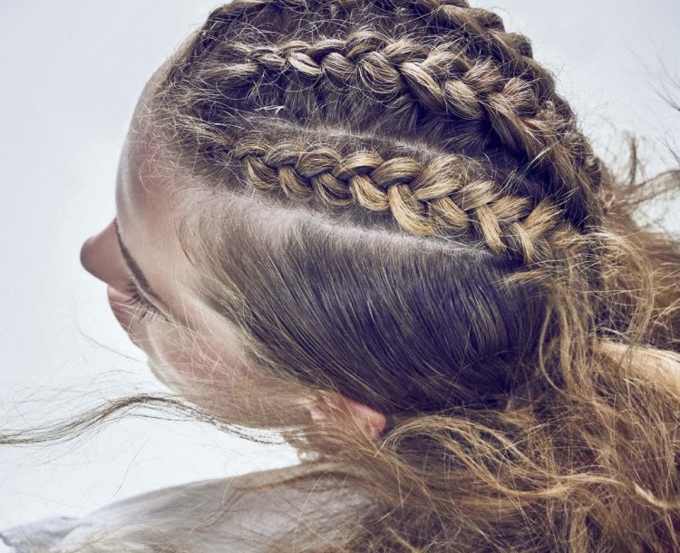 Три колоска прическа