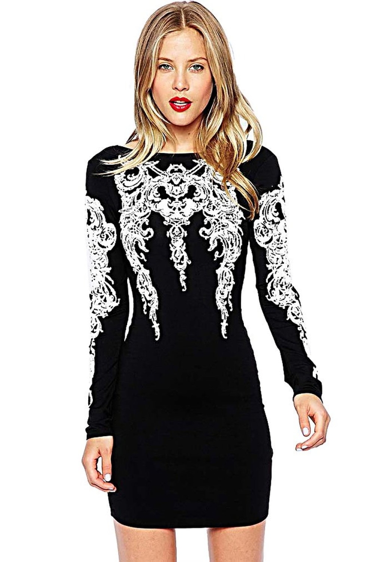 Черное платье с узорами