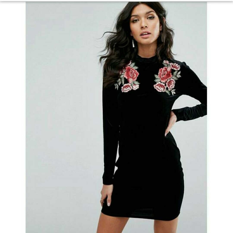 Платье Зара черное с длинным рукавом бархат