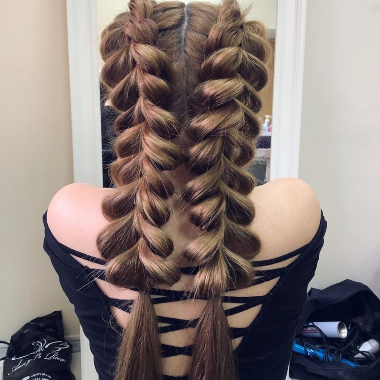 Две косички с резинками