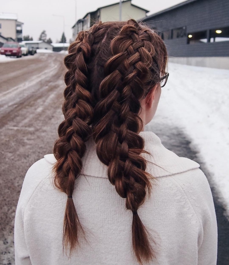 Две косы на длинные волосы