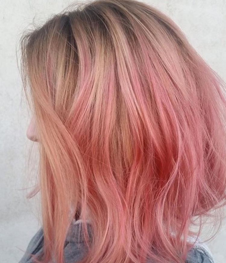 Розовые волосы на концах