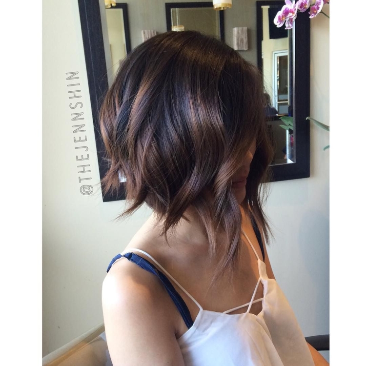 Растяжка на темные волосы короткие