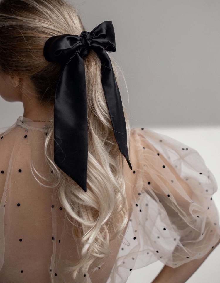 Шелковый бант для волос