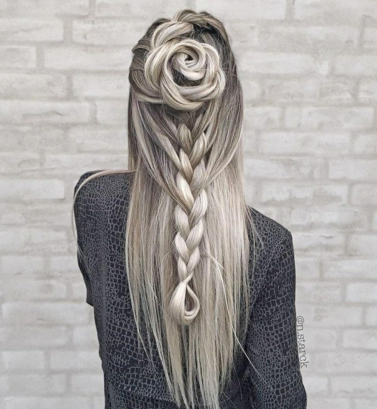 Пепельные волосы в косе