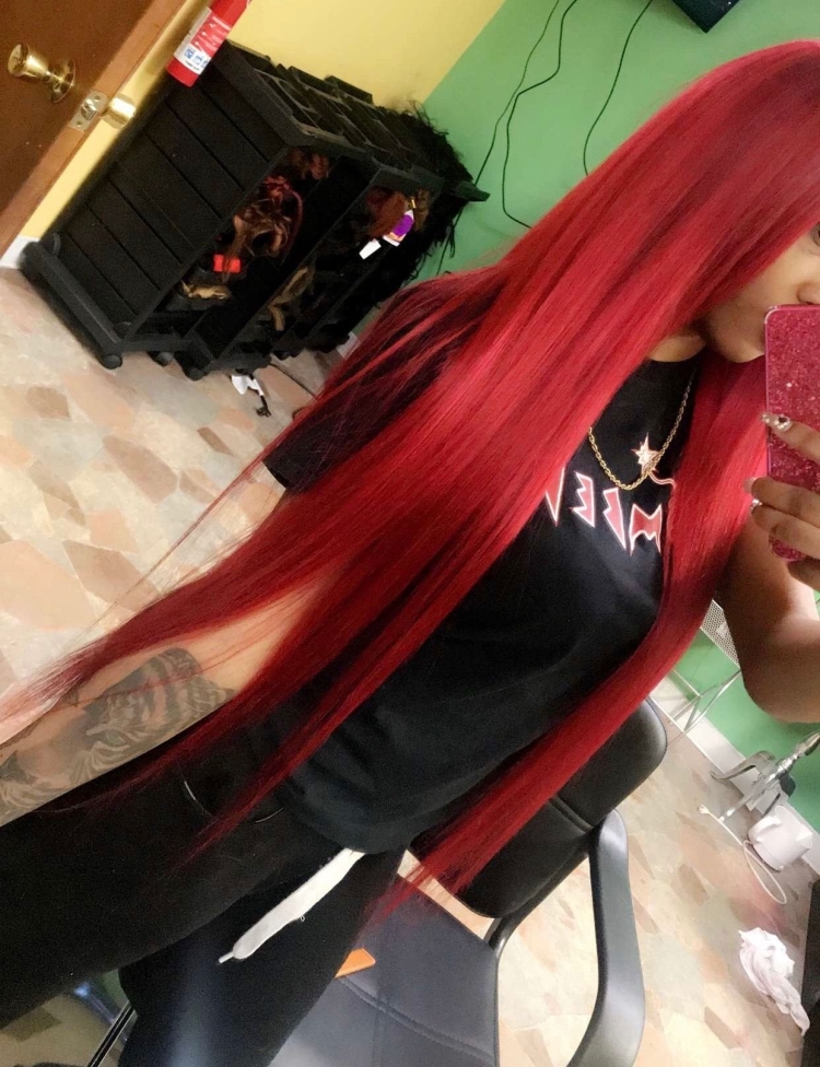 Девушка с красными волосами Инстаграм