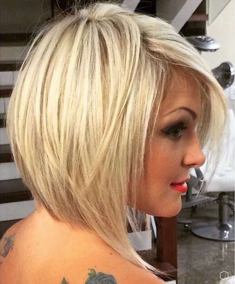 Стрижка Боб каре с удлинением на средние