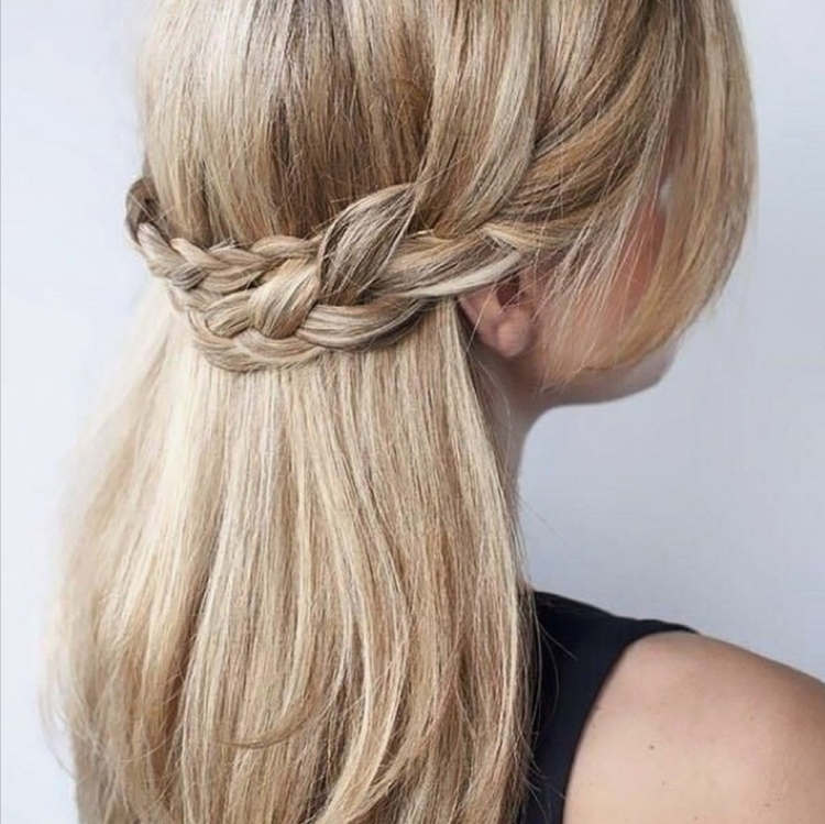 Несложные прически на средние волосы