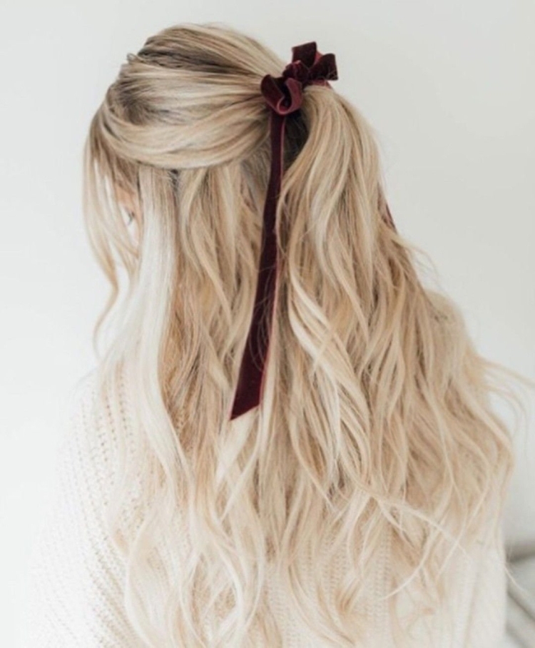 Прическа мальвинка с бантиком