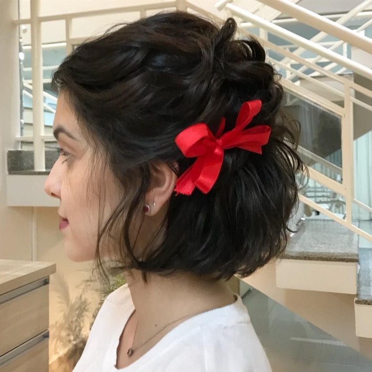 Атласный бант для волос