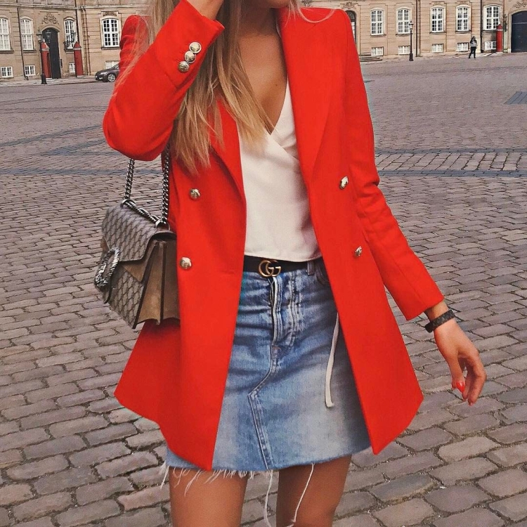 Платье пиджак с кедами