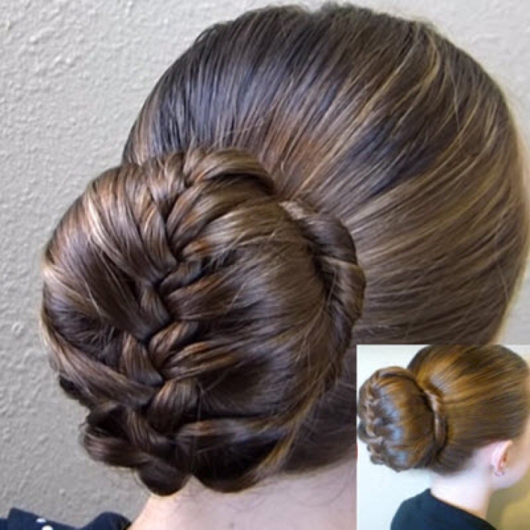 Прическа с бубликом