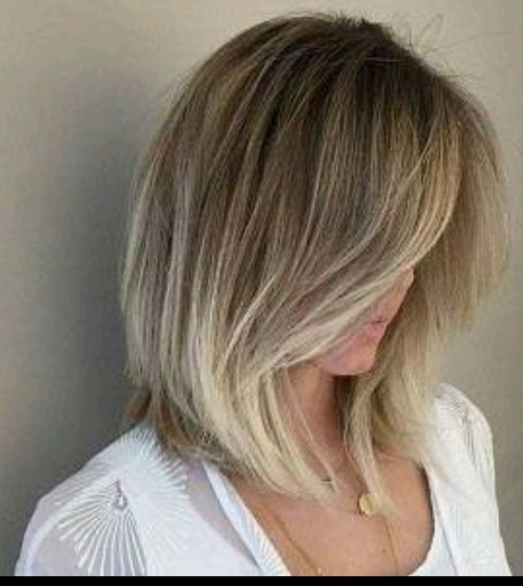Стрижка Каскад до плеч с челкой вид сзади