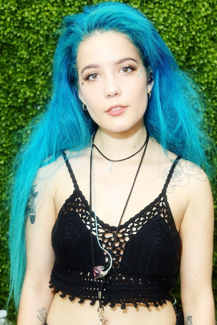 Голубоволосая Холзи