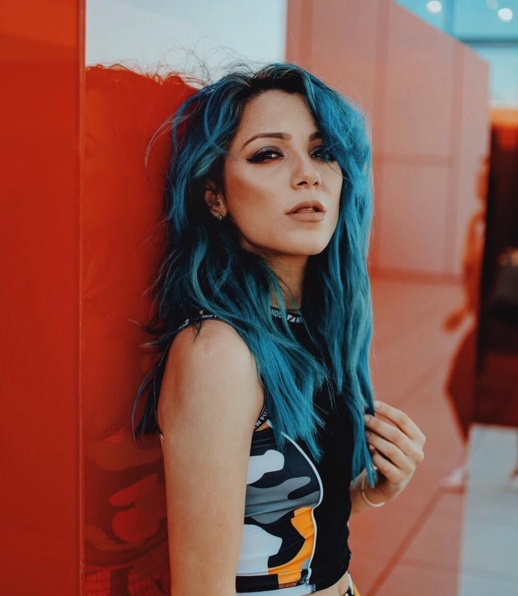 Синие волосы