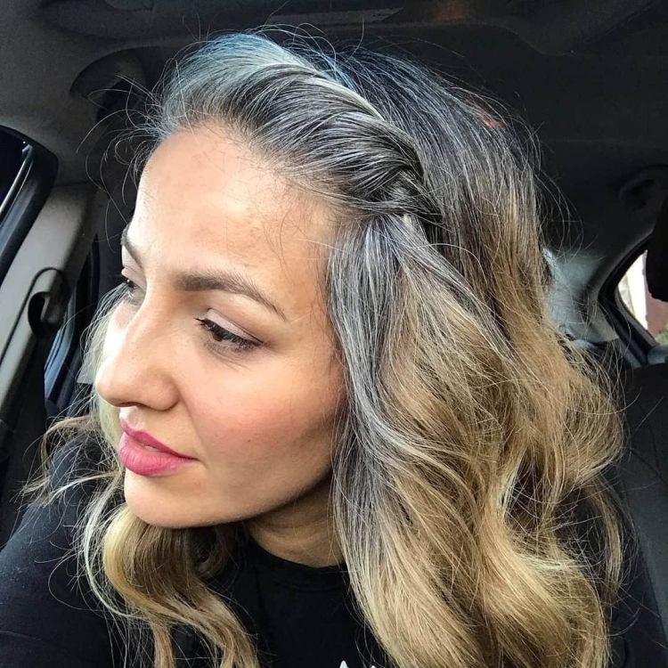 Натуральная Седина у молодых девушек