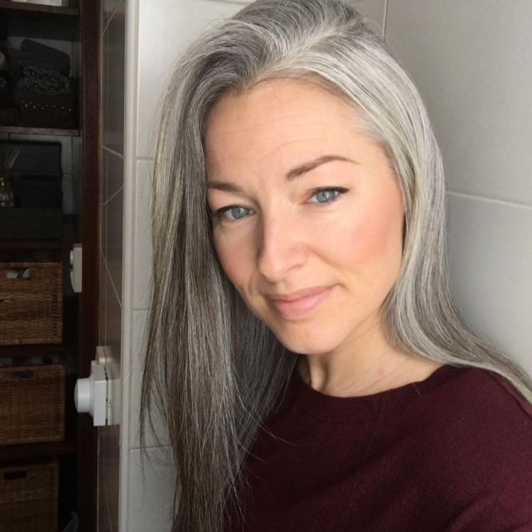 Русые волосы с сединкой