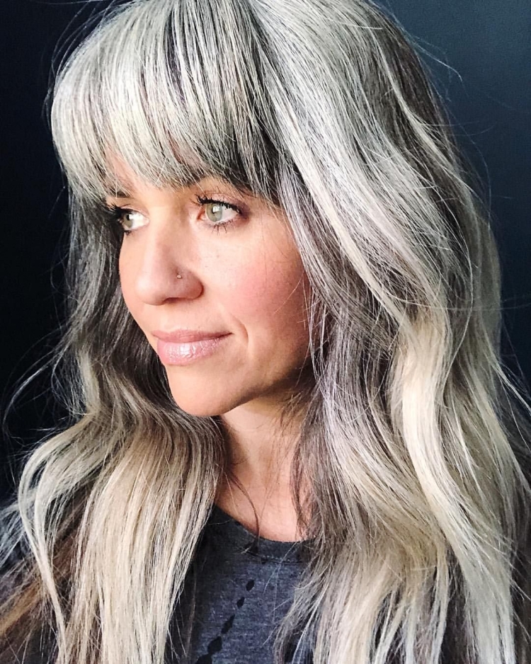 Русые волосы с сединкой