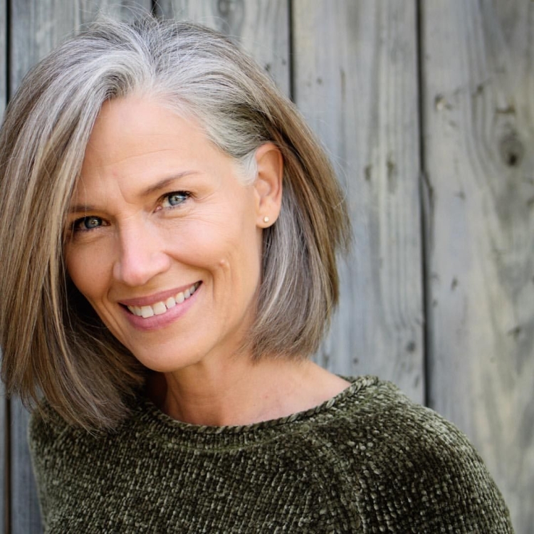 Дафна Хикс Grey hair