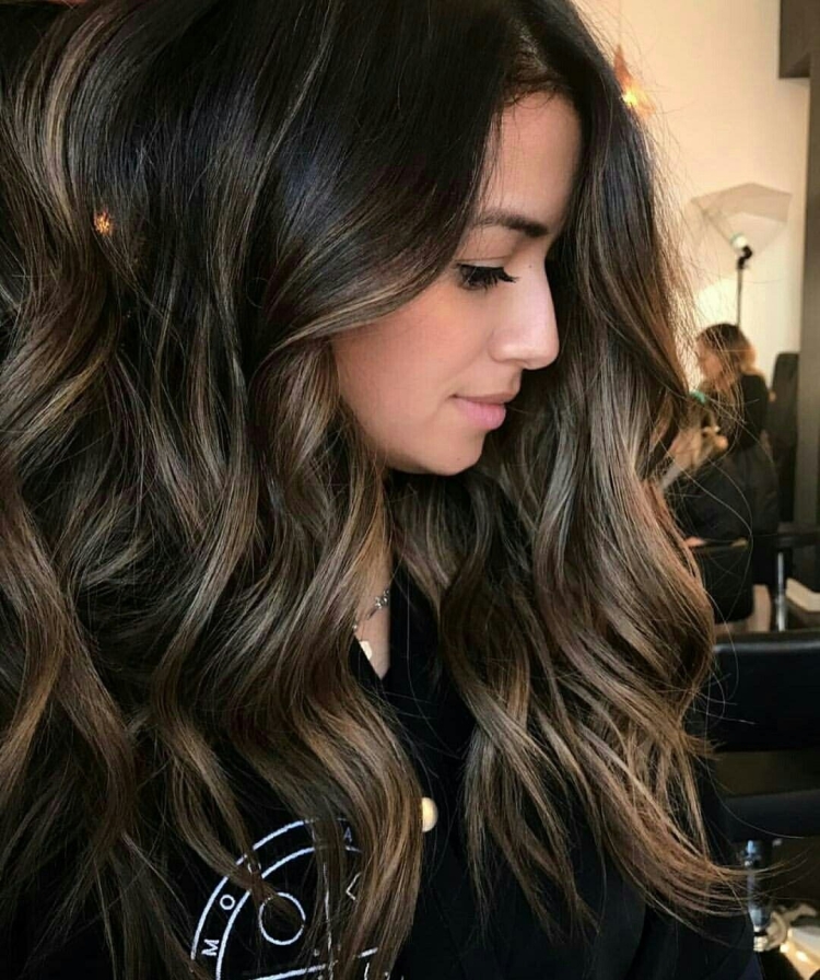 Бликовое мелирование на черные волосы