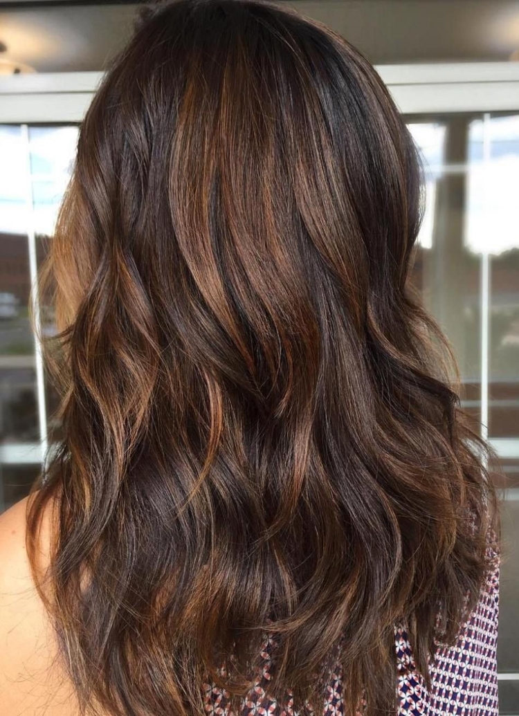 Блики на чёрных волосах