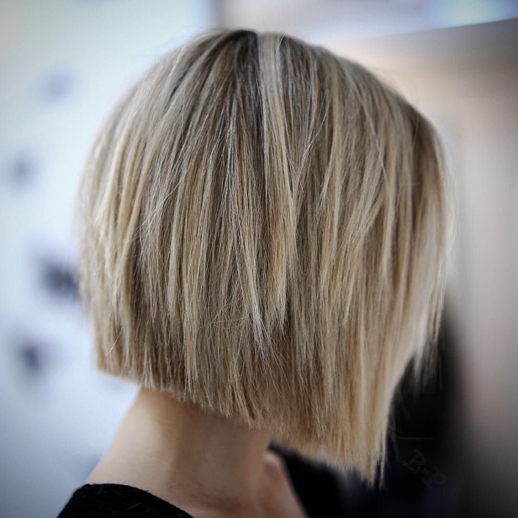 Стрижка удлиненный градуированный Боб