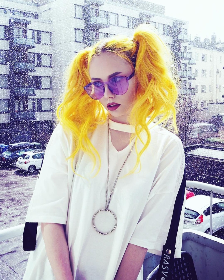 Желтые волосы