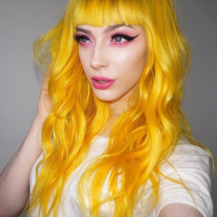 Актрисы с желтыми волосами