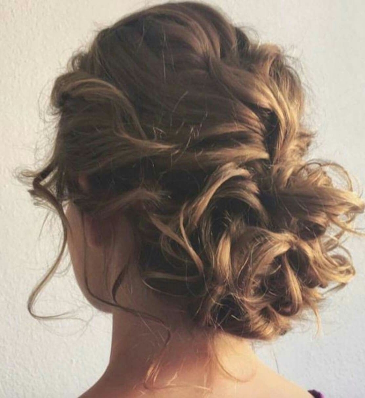 Пучок на кудрявые волосы