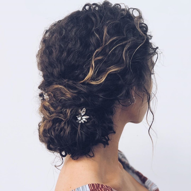 Пучок из кудрявых волос