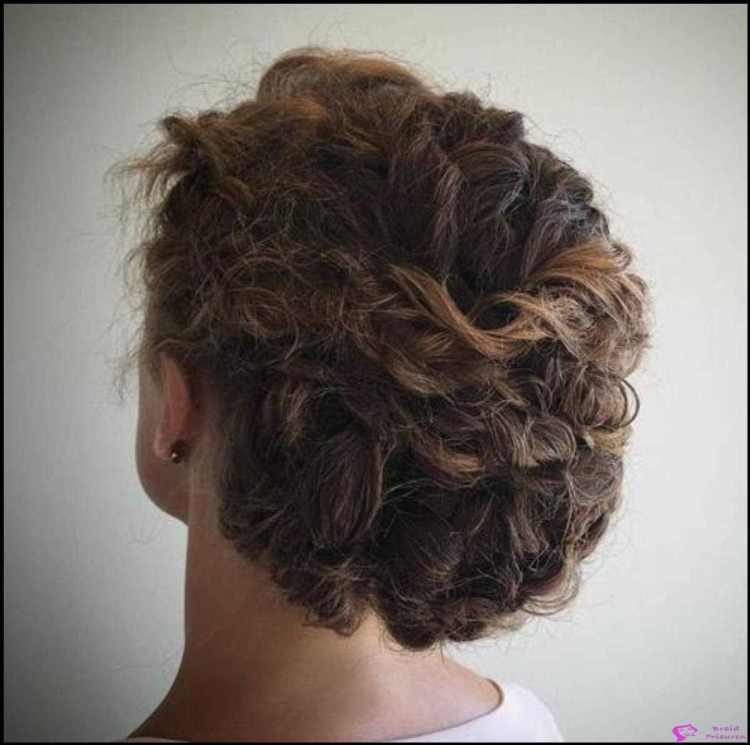 Вечерние прически для волнистых волос