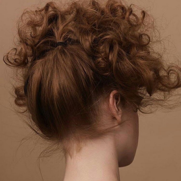 Кудрявые волосы Эстетика