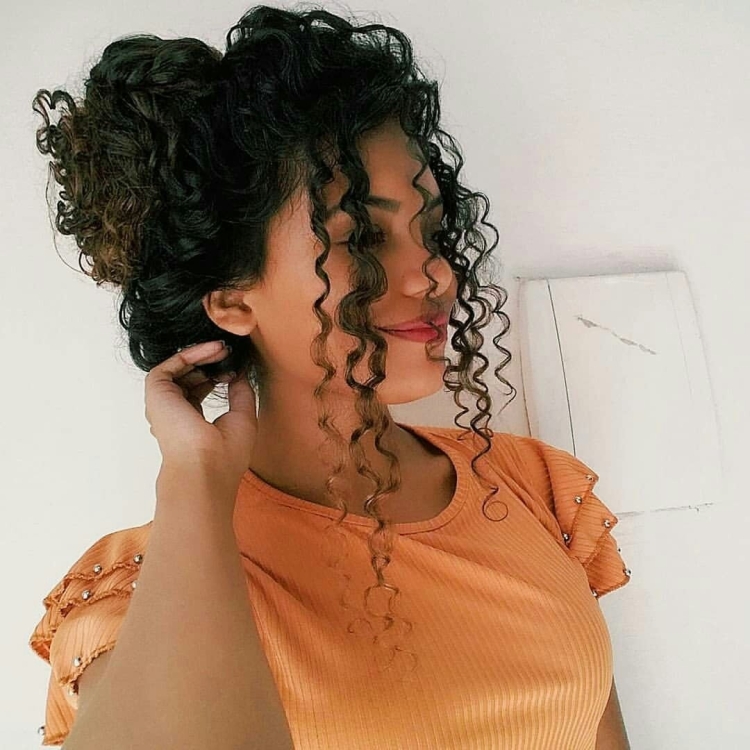 Пучок на кудрявые волосы