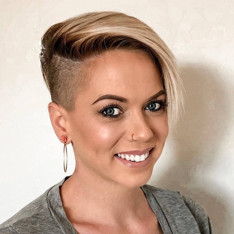 Стрижка с выбритыми висками женская