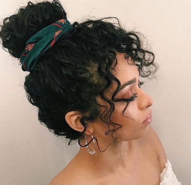 Причёски на кудрявые волосы