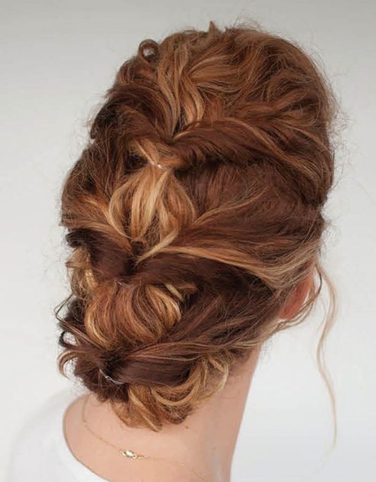 Причёски вечерние на средние кудрявые волосы