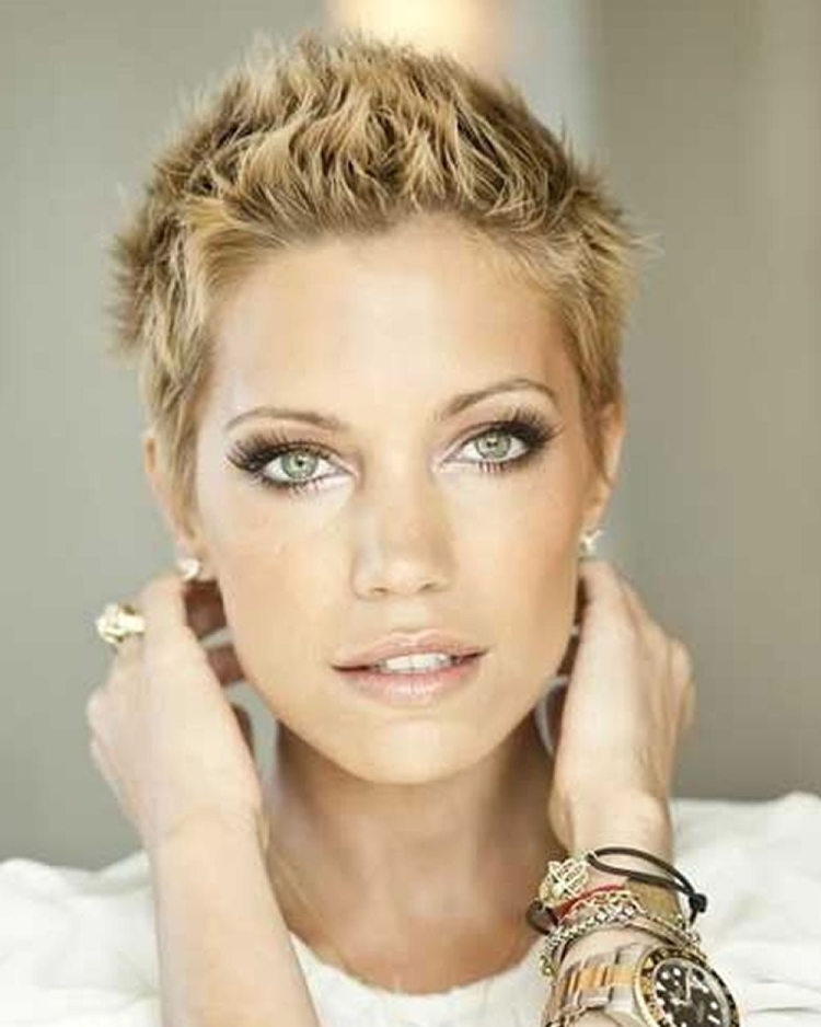 Стрижка Ёжик женская