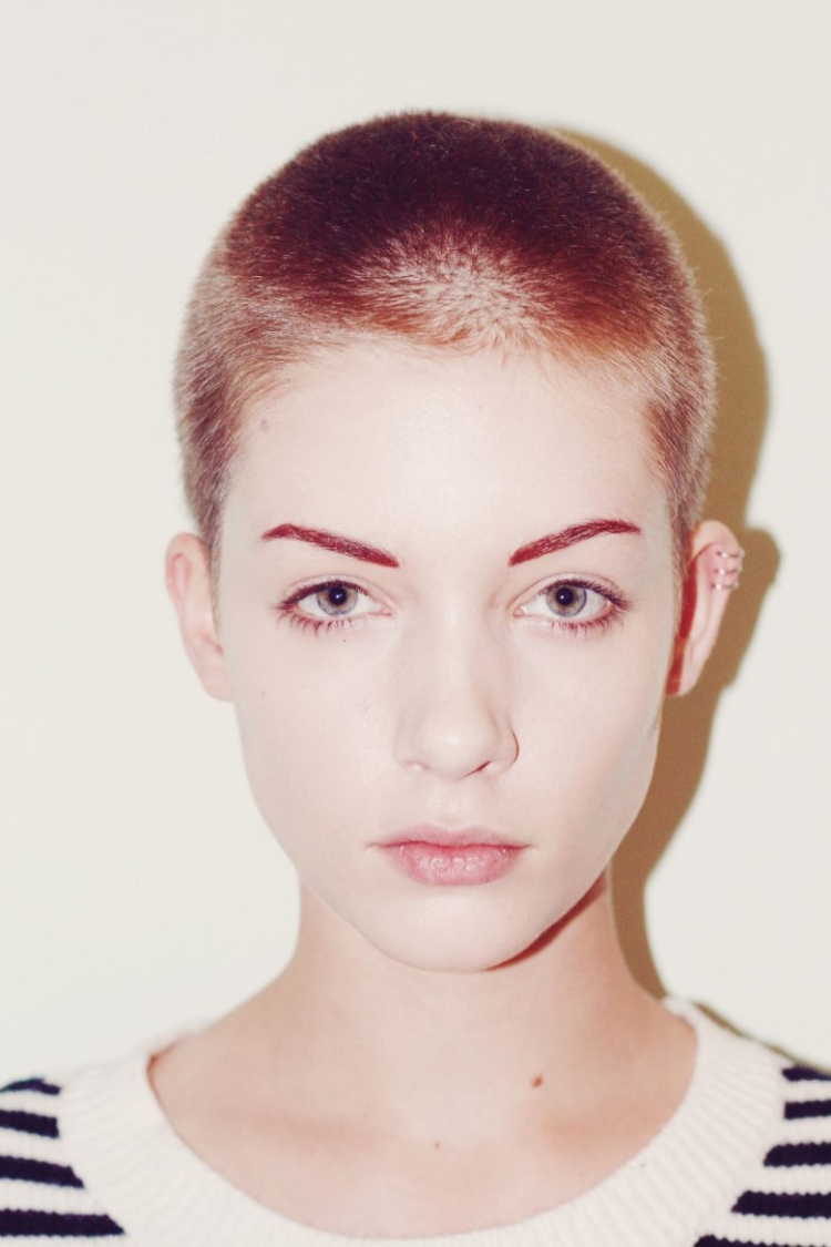 Белый Ёжик стрижка женская