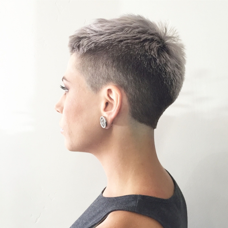 Женская стрижка торчащая короткая