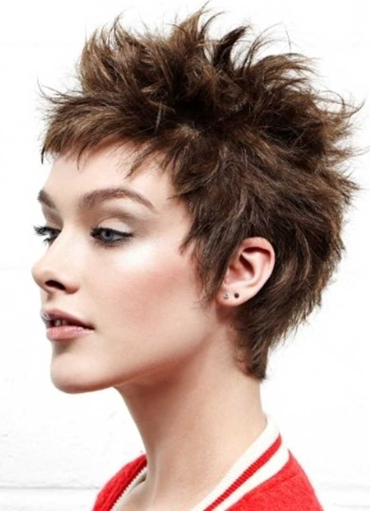 Короткие стрижки ежиком женские