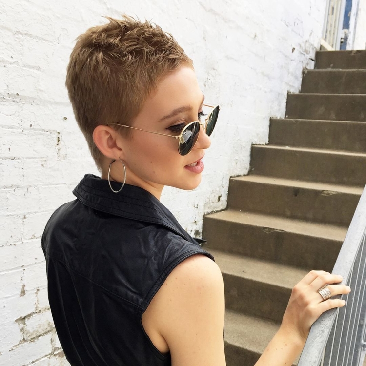 Стрижка Ёжик женская на короткие