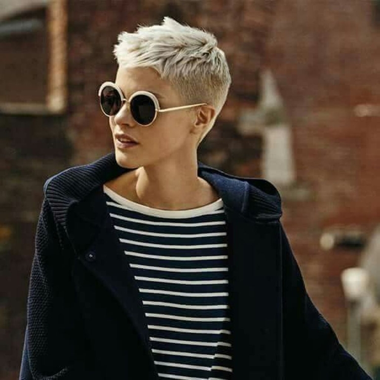 Влад Лисовец Пикси стрижка