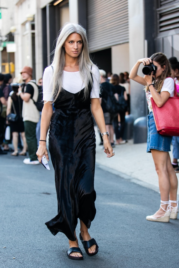 Красное платье с кардиганом