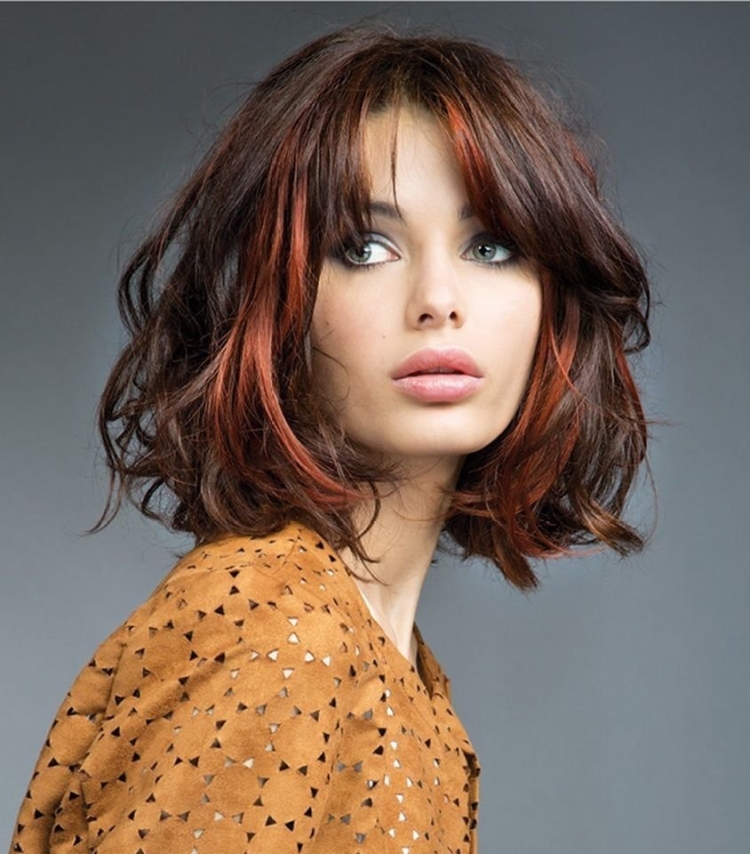 Стрижки средней длины женские